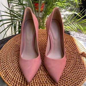 Pink pointed toe slip on heel